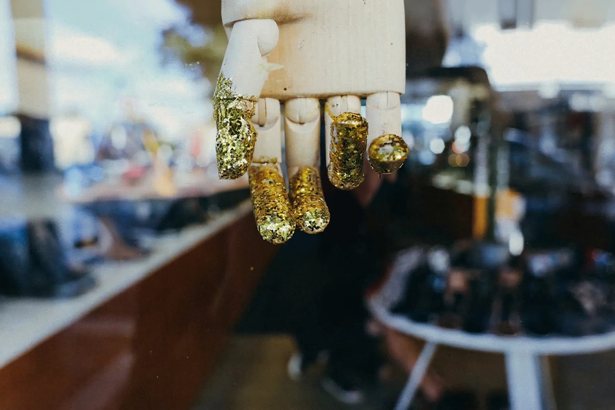 Shopping on Oak Street — Gold Coast Chicago