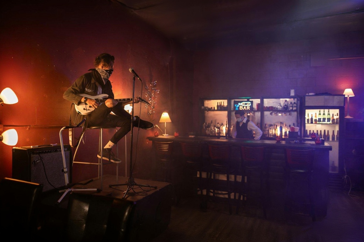 A Chicago blues bar at night — the music legacy here is real, not a tourist reconstruction